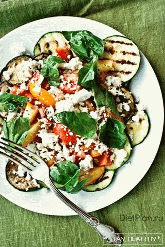 Salade aux légumes grillés et au fromage